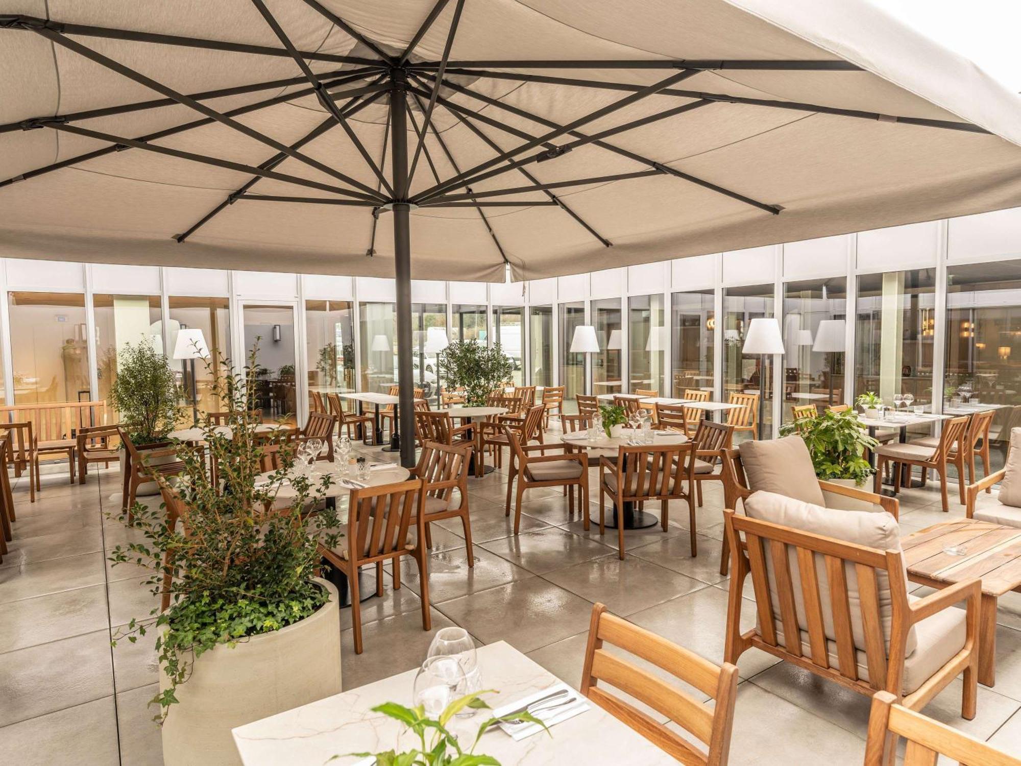 Hotel Mercure Angers Lac De Maine Exterior foto
